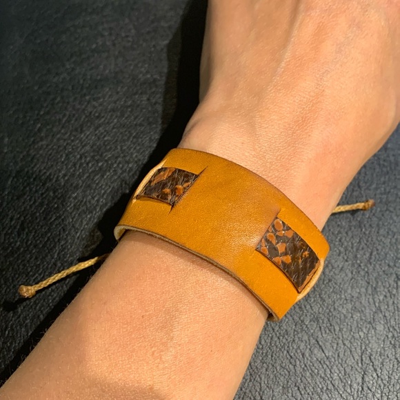 100% Leather & Snake Skin Adjustable Bracelet - Picture 1 of 9